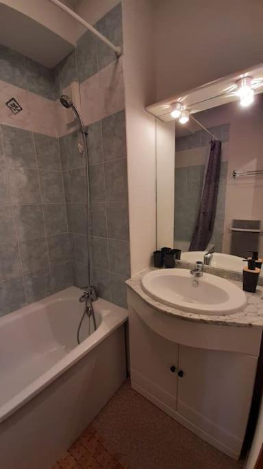 Superbe Appartement La Joue Du Loup Centre, 6 Personnes, Avec Parking Prive Ле-Деволюї Екстер'єр фото