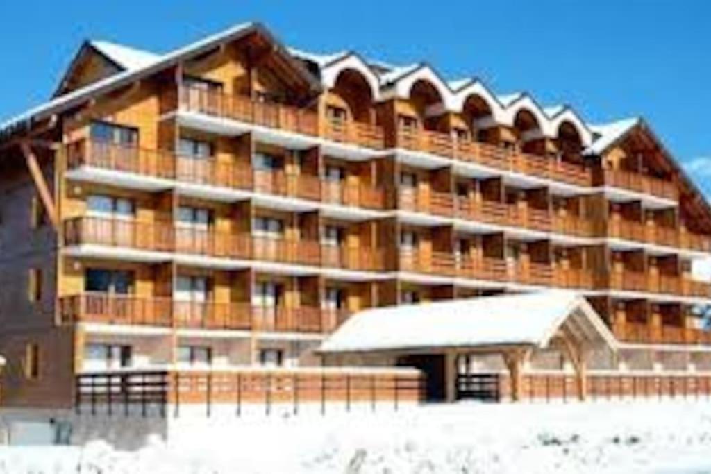 Superbe Appartement La Joue Du Loup Centre, 6 Personnes, Avec Parking Prive Ле-Деволюї Екстер'єр фото